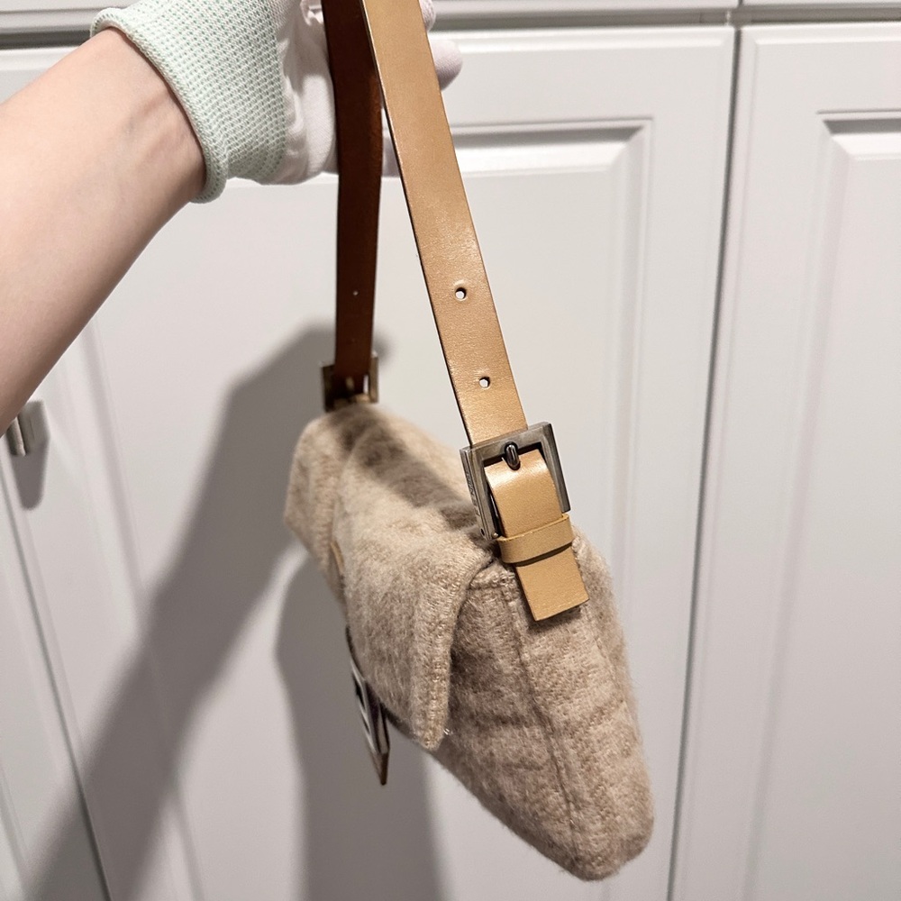 FENDI | Vintage Wool Baguette - Picture 5 of 14